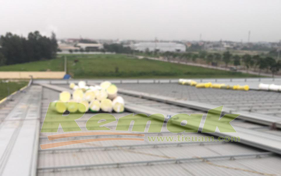Cách âm chống ồn cho mái tôn bằng bông thủy tinh Remak