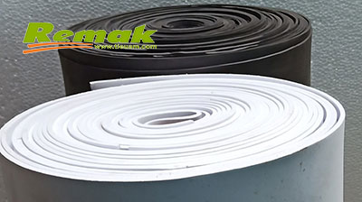 Cuộn cao su non lót sàn gỗ màu đen và trắng