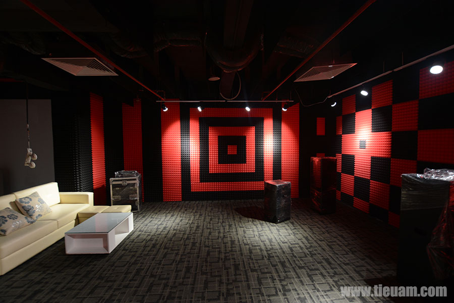 Phòng thu sử dụng mút tiêu âm Phòng thu sử dụng mút tiêu âm