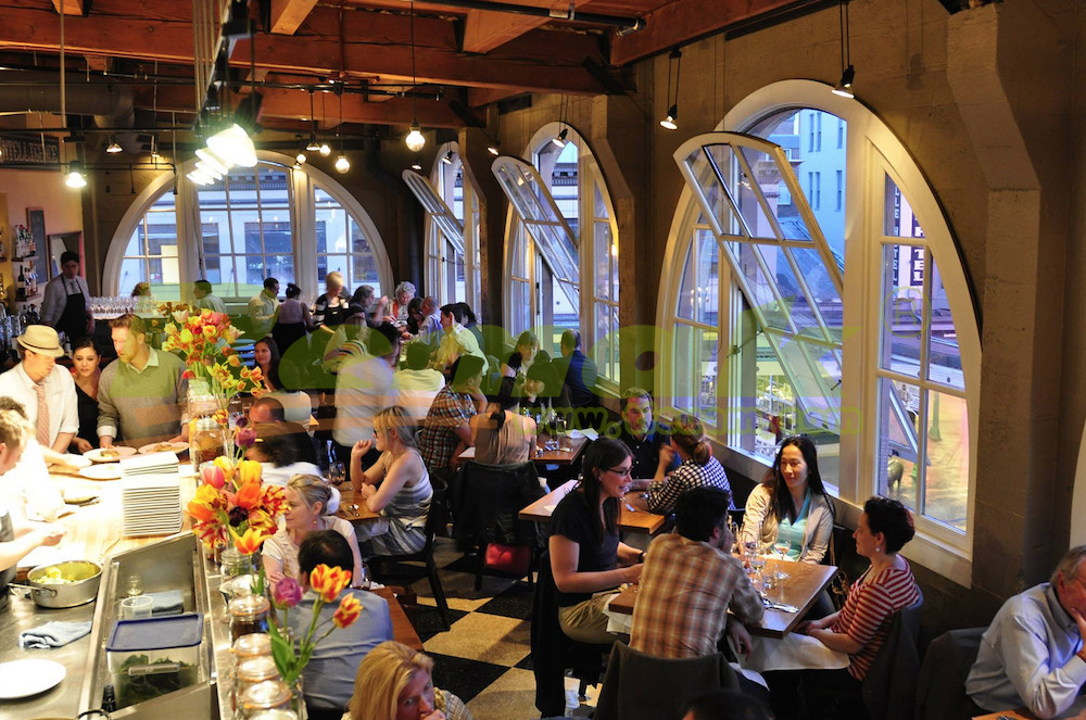 xu-ly-am-hoc-kien-truc-trong-nha-hang-va-quan-ca-phe